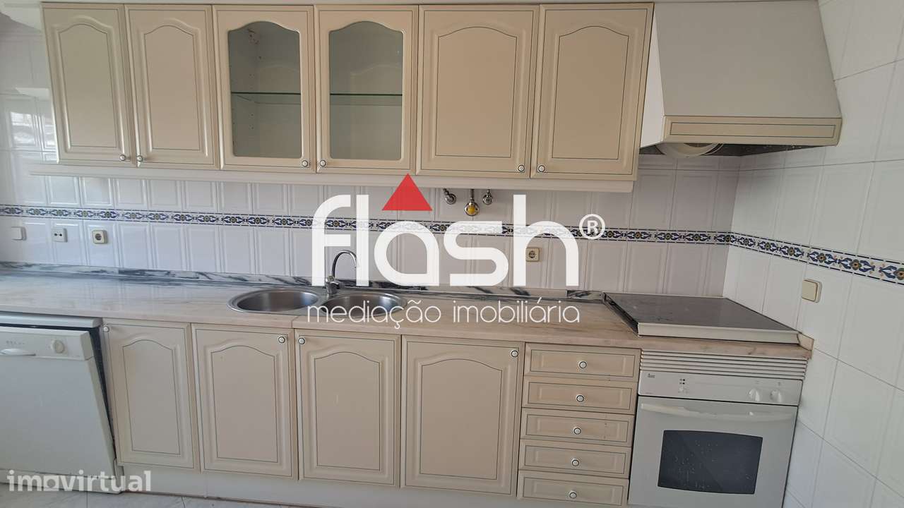 Apartamento T2 c/ parqueamento em Mem Martins - Grande imagem: 5/32