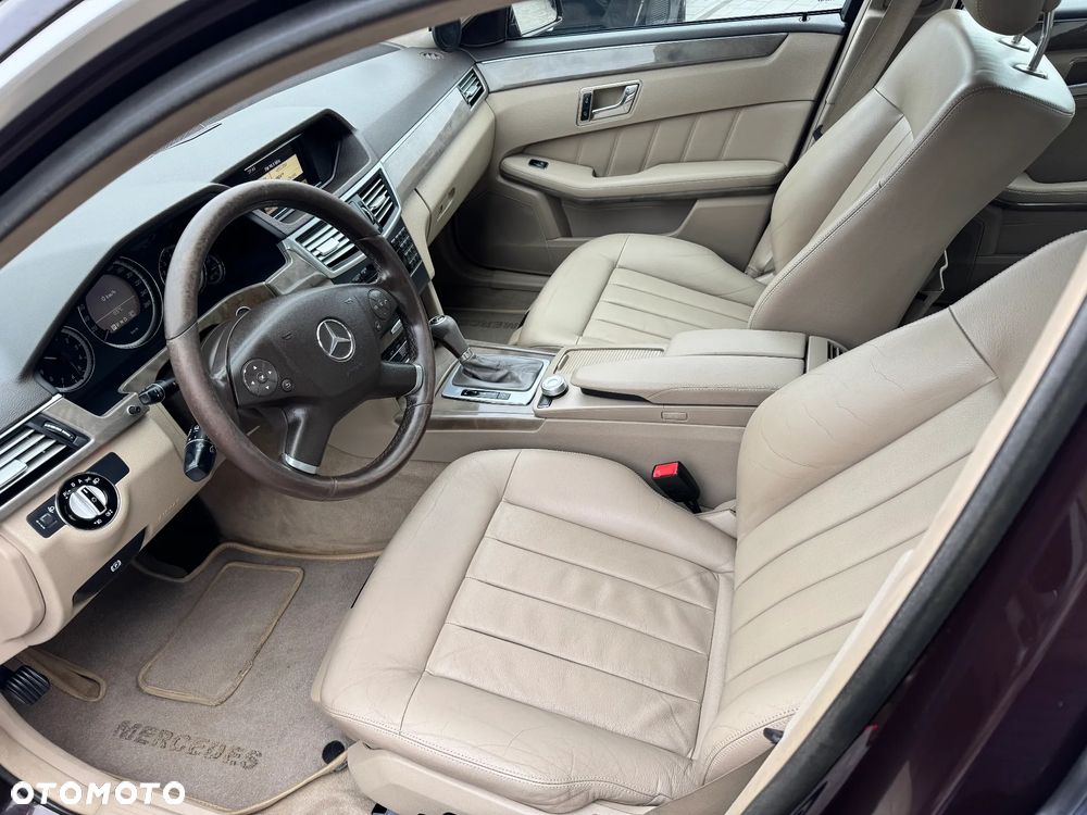 Mercedes-Benz Klasa E 250 CDI 7G-TRONIC Elegance - 23