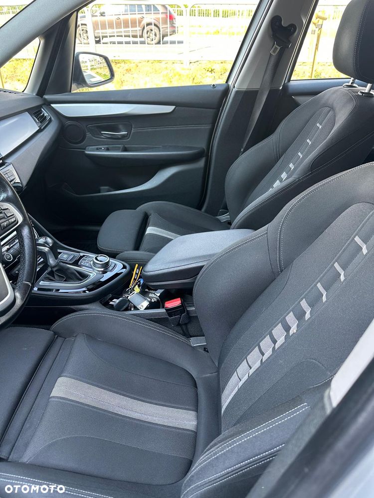 BMW Seria 2 218d - 9