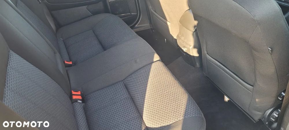 Ford Mondeo 2.0 Ghia - 10