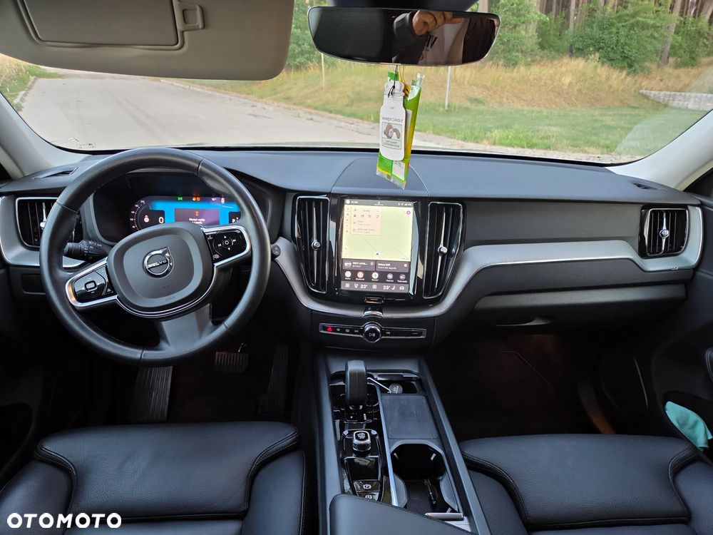 Volvo XC 60 B4 D Plus Dark - 8