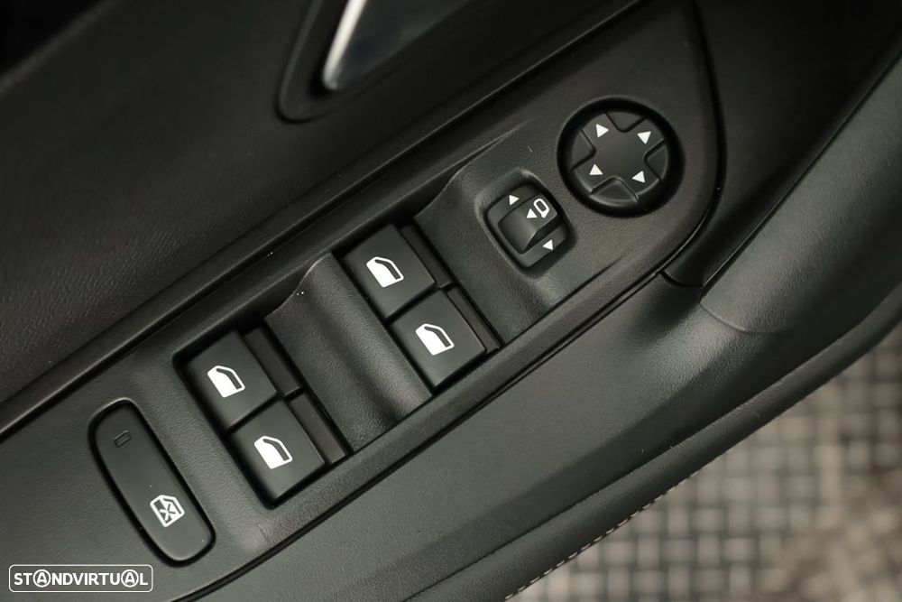 Peugeot 2008 1.2 Hybrid Allure e-DCS6 - 20