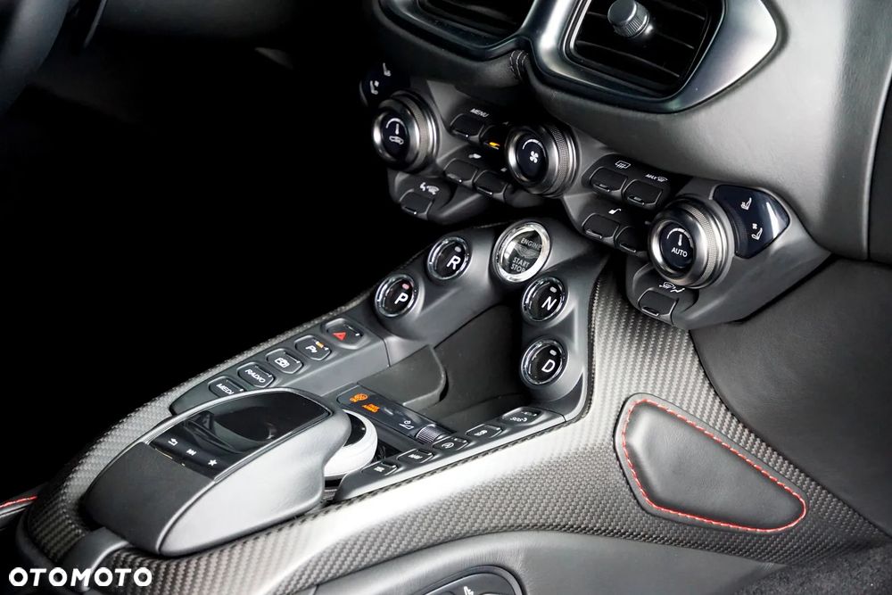 Aston Martin V8 Vantage - 33