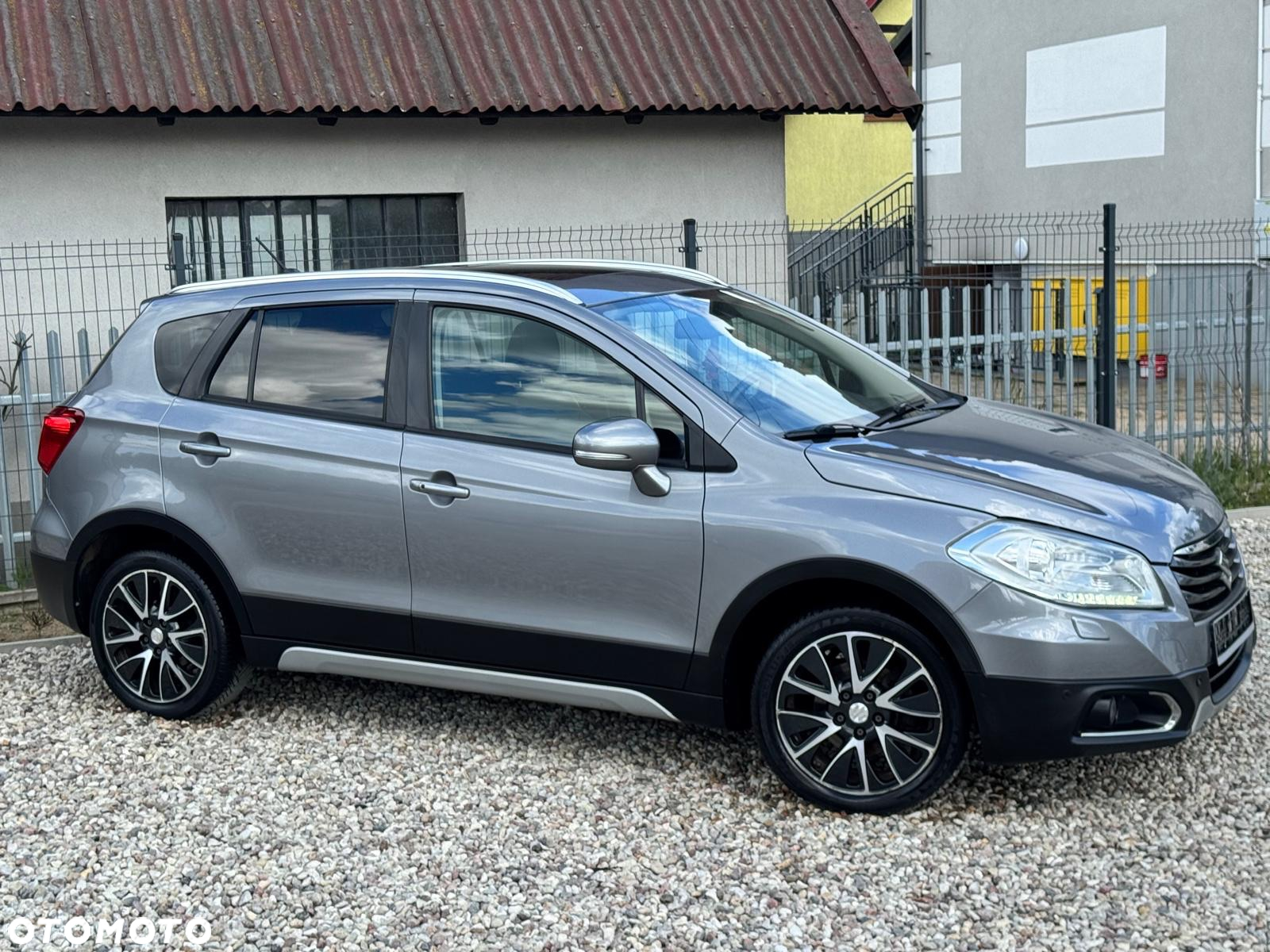 Suzuki SX4 S-Cross 1.6 DDiS Premium Plus - 4