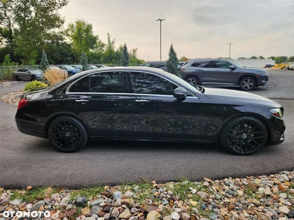 Mercedes-Benz Klasa E 300 9G-TRONIC AMG Line - 9
