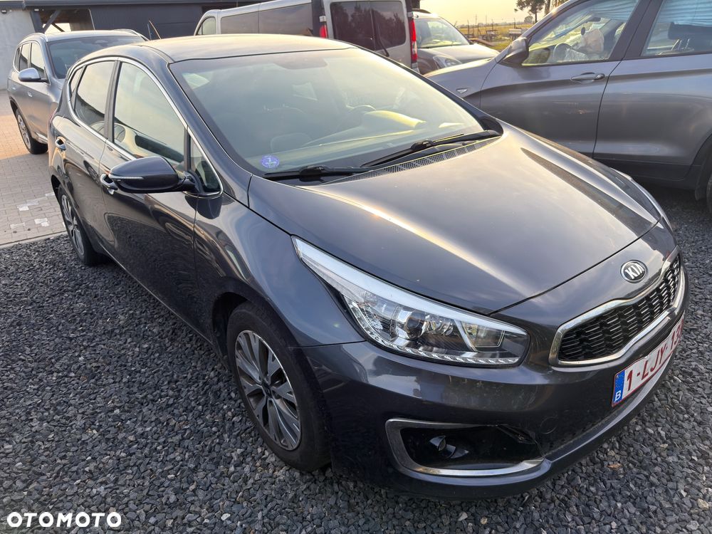 Kia Ceed 1.4 CVVT UEFA EURO 2016 - 1