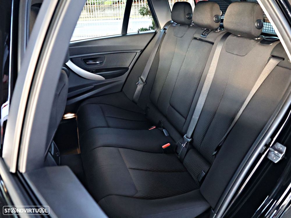 BMW 320 d Touring Advantage Auto - 26
