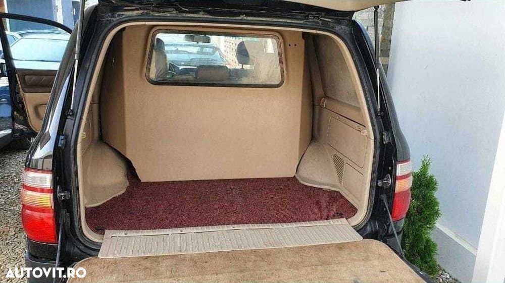 Toyota Land Cruiser - 4