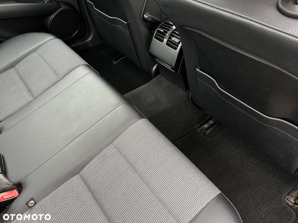 Mercedes-Benz Klasa C 180 BlueEFFICIENCY 7G-TRONIC Avantgarde - 28