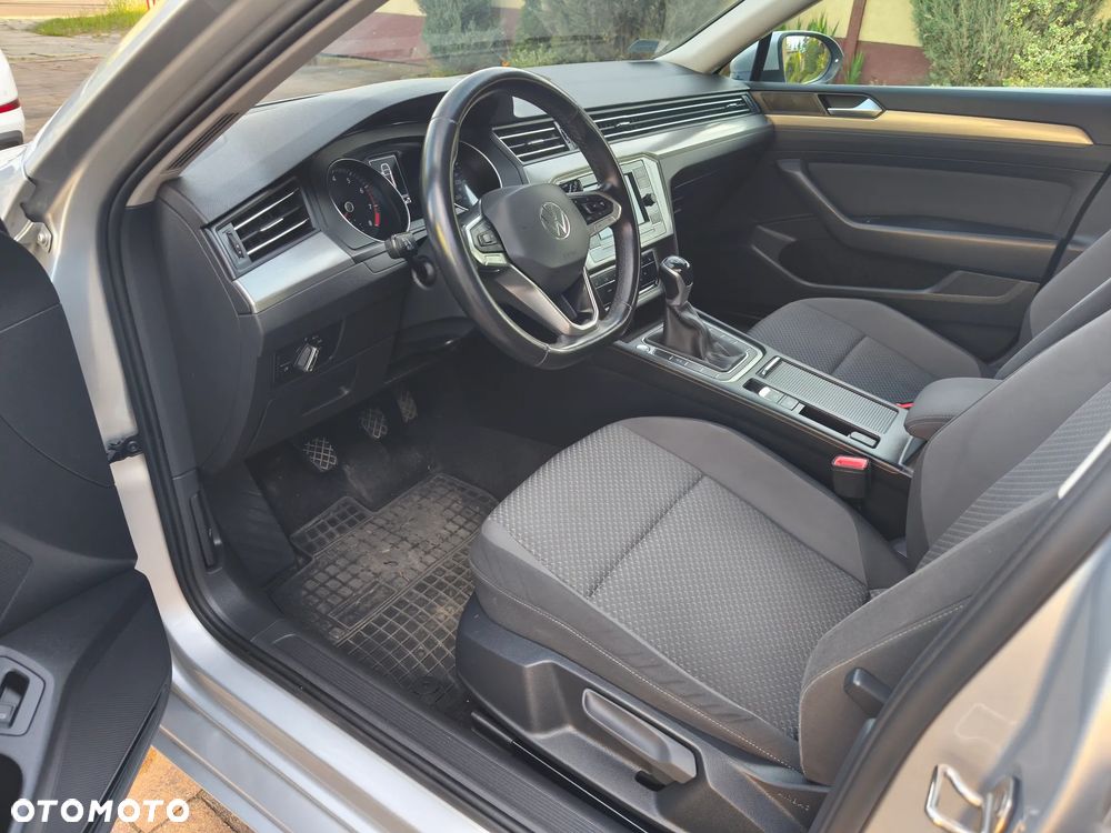 Volkswagen Passat - 12