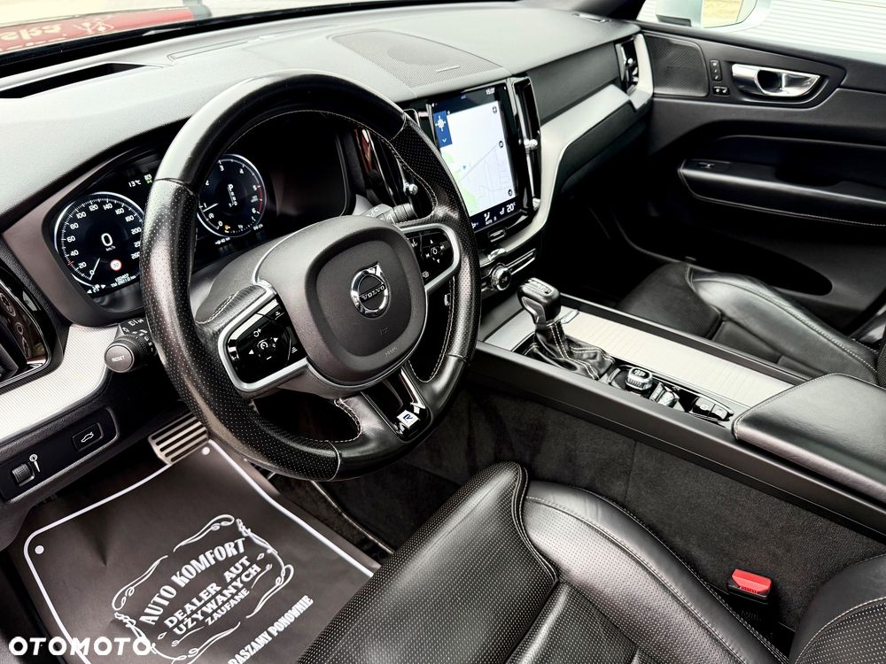 Volvo XC 60 D5 AWD Geartronic RDesign - 24