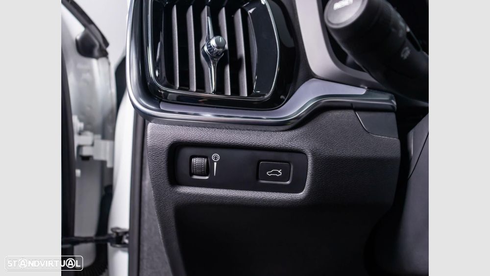 Volvo V60 Cross Country 2.0 B4 Geartronic - 12