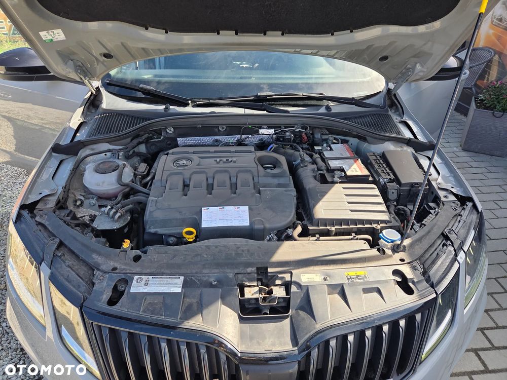Skoda Octavia 2.0 TDI DSG RS - 28