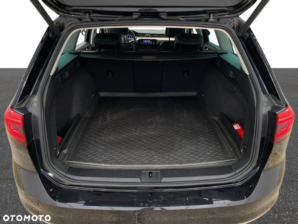 Volkswagen Passat - 13