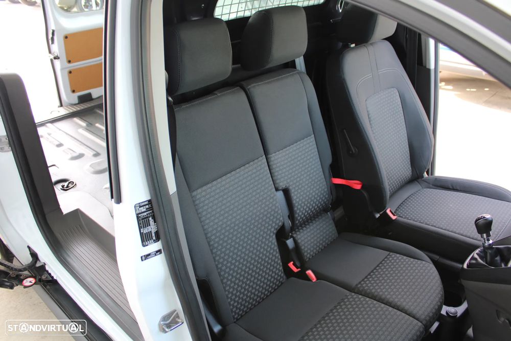 Ford Transit-Connect - 17