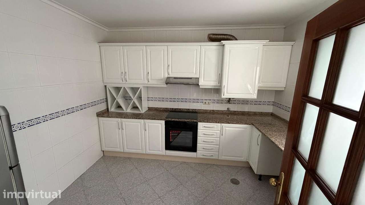 Excelente T2 para arrendar- Glória Aveiro - Grande imagem: 2/15
