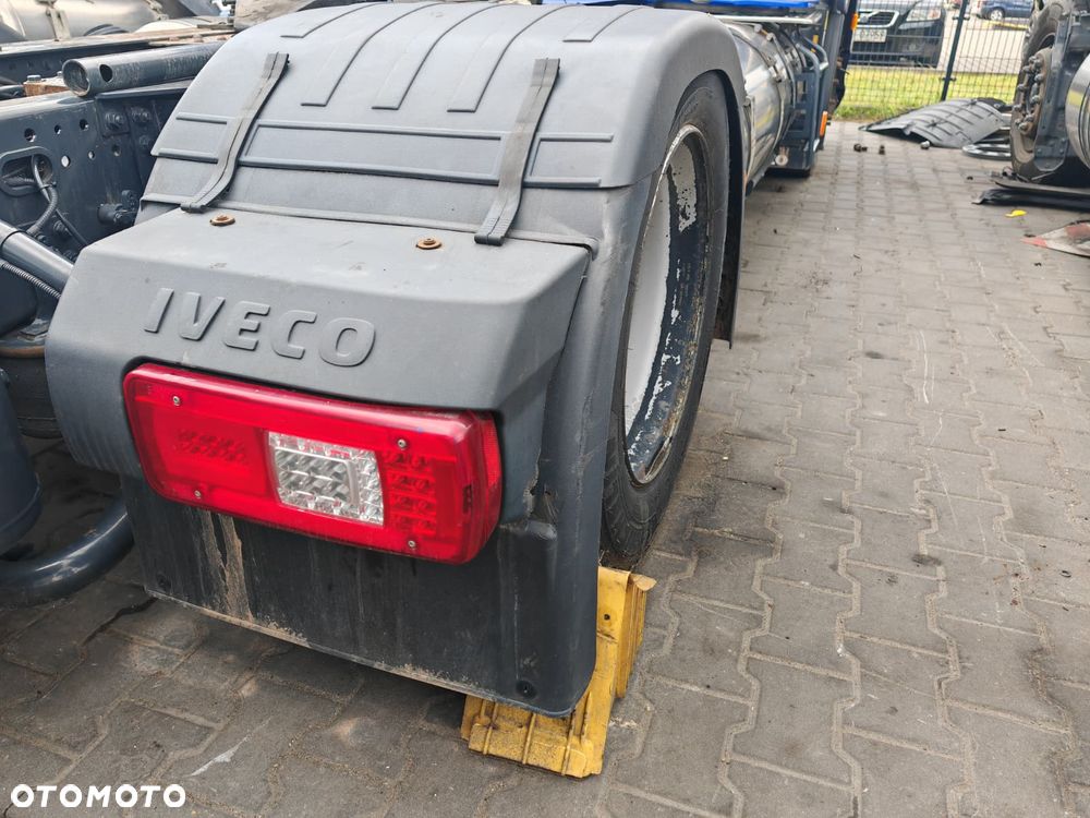 KOMPLET BŁOTNIKÓW PRAWY TYŁ LAMPA LED IVECO S-WAY HI-WAY - 1