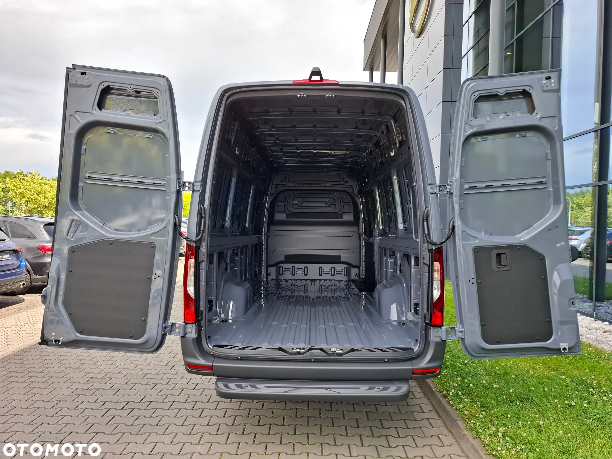Mercedes-Benz Sprinter 317 CDI Furgon PRO długi 4325 mm L3H2 - 14