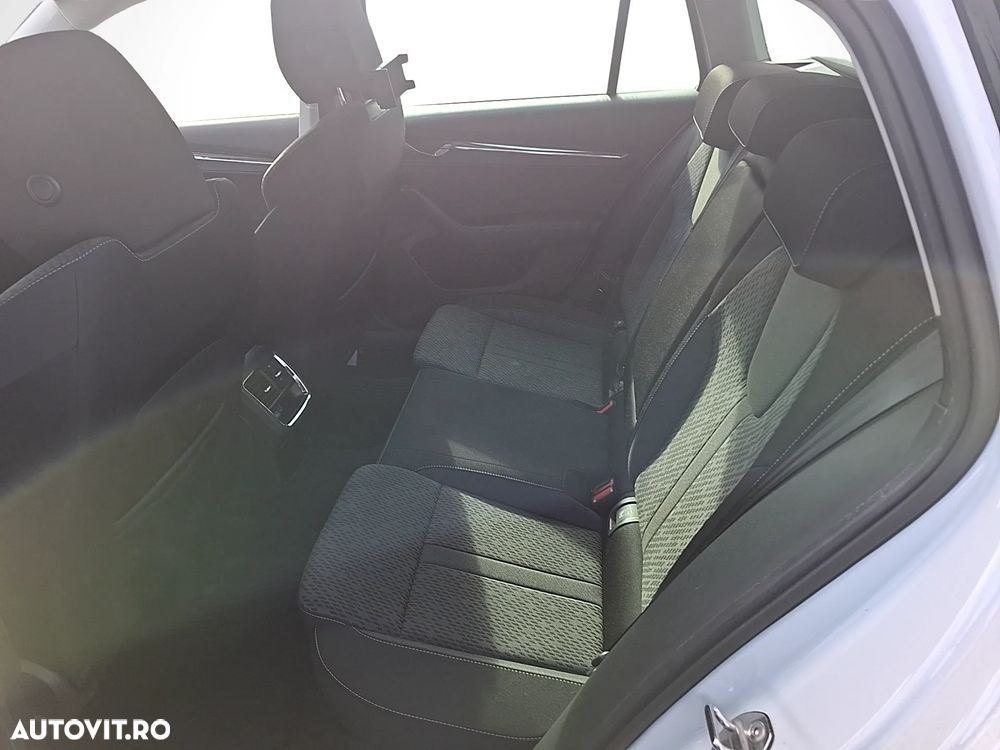 Skoda Octavia Combi 2.0 TDI DSG Style - 11