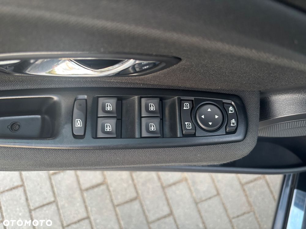 Renault Megane ENERGY TCe 130 Start & Stop LIMITED - 9