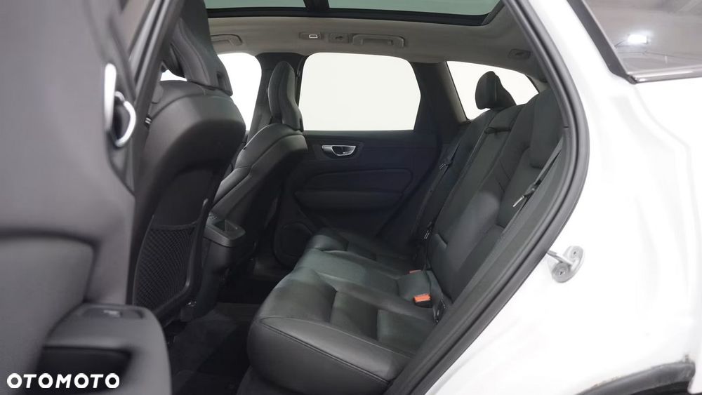 Volvo XC 60 B4 B Plus Dark - 19