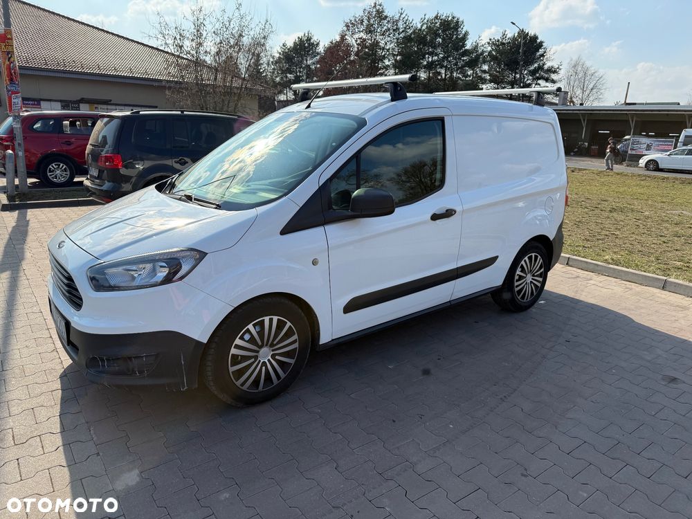 Ford Transit Courier - 10