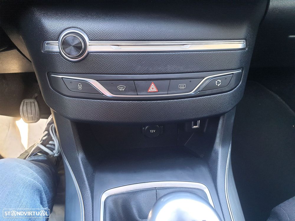 Peugeot 308 1.6 BlueHDi Allure J17 - 26