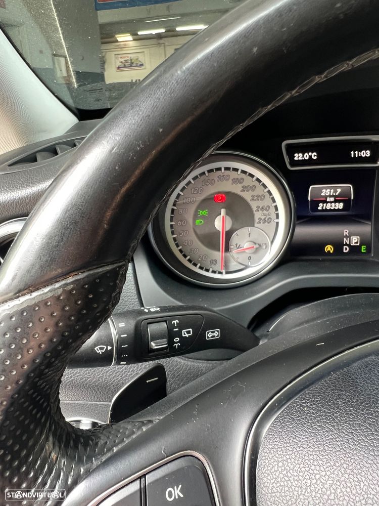 Mercedes-Benz CLA 200 d Shooting Brake Urban Aut. - 25