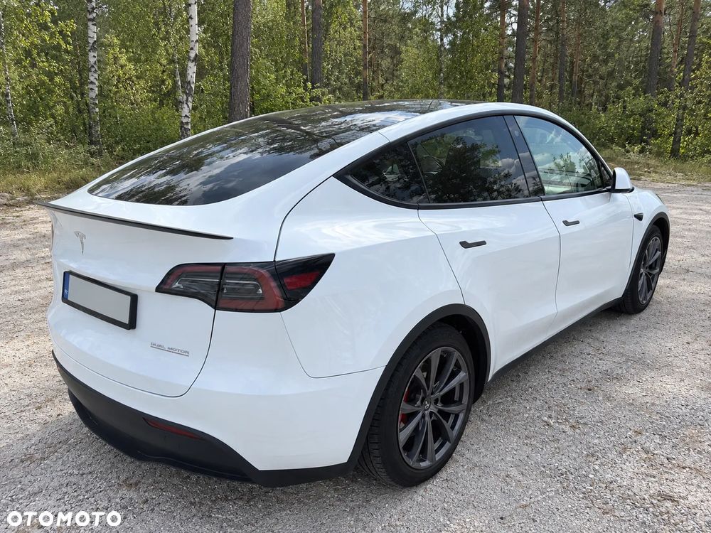 Tesla Model Y Performance AWD - 4