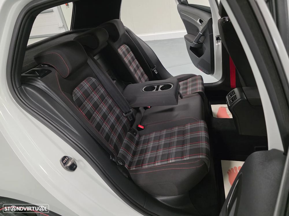 VW Golf 2.0 TSI GTI DSG Performance - 40