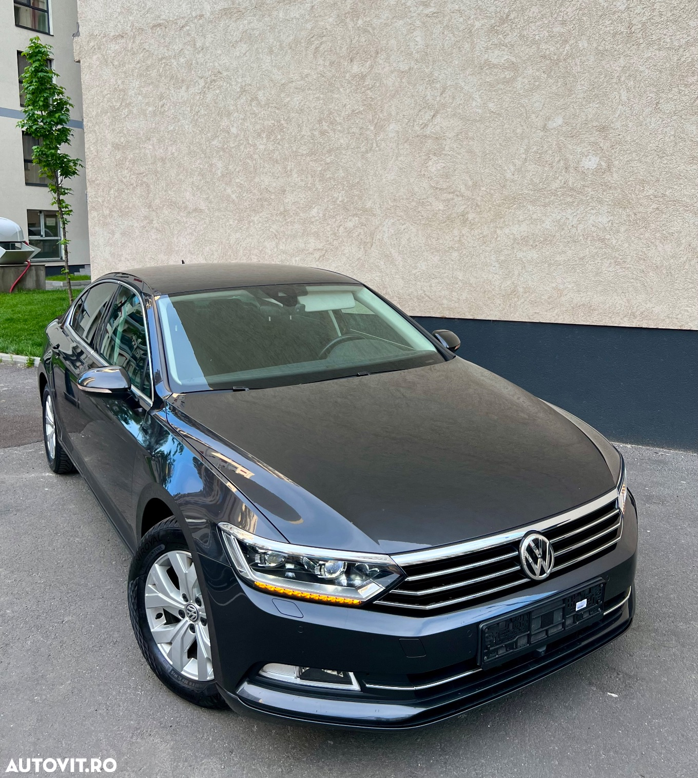 Volkswagen Passat - 2