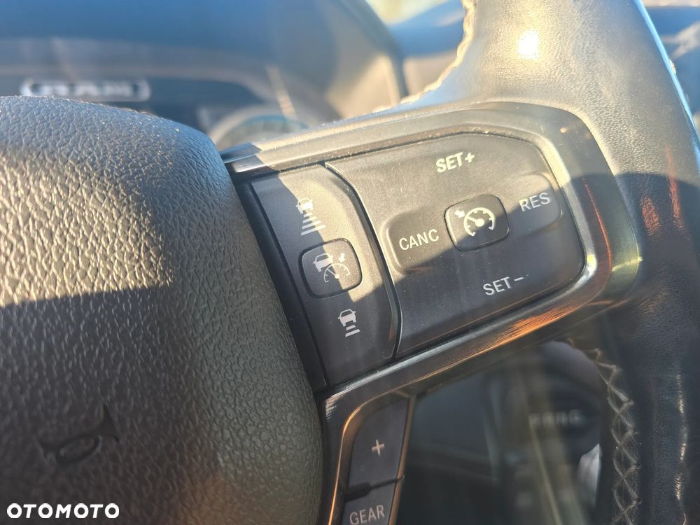RAM 1500 5.7 Crew Cab Shortbed Limited Black - 16