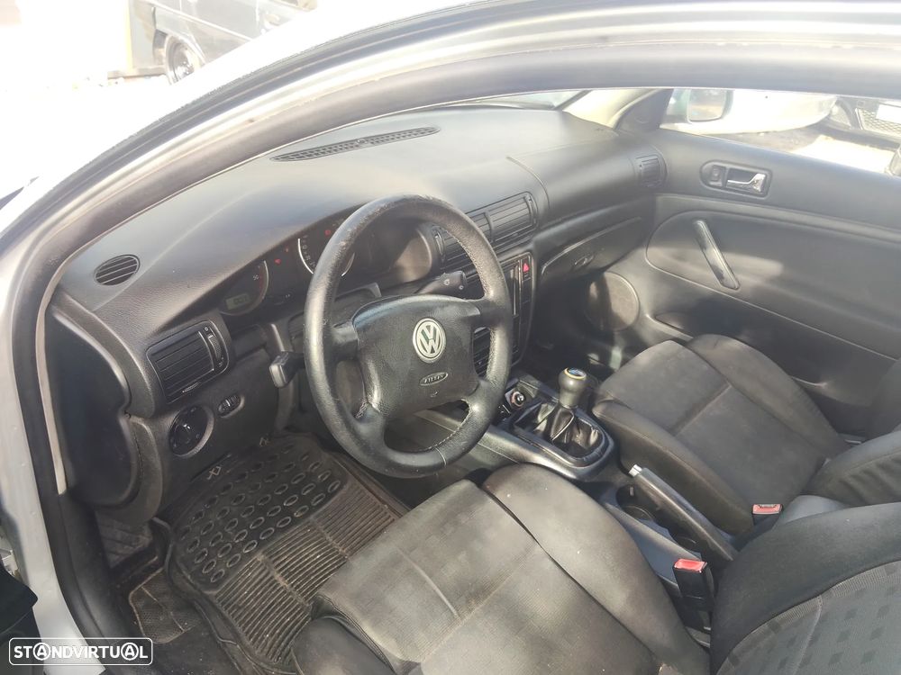 VW Passat 1.9 TDi Highline - 5