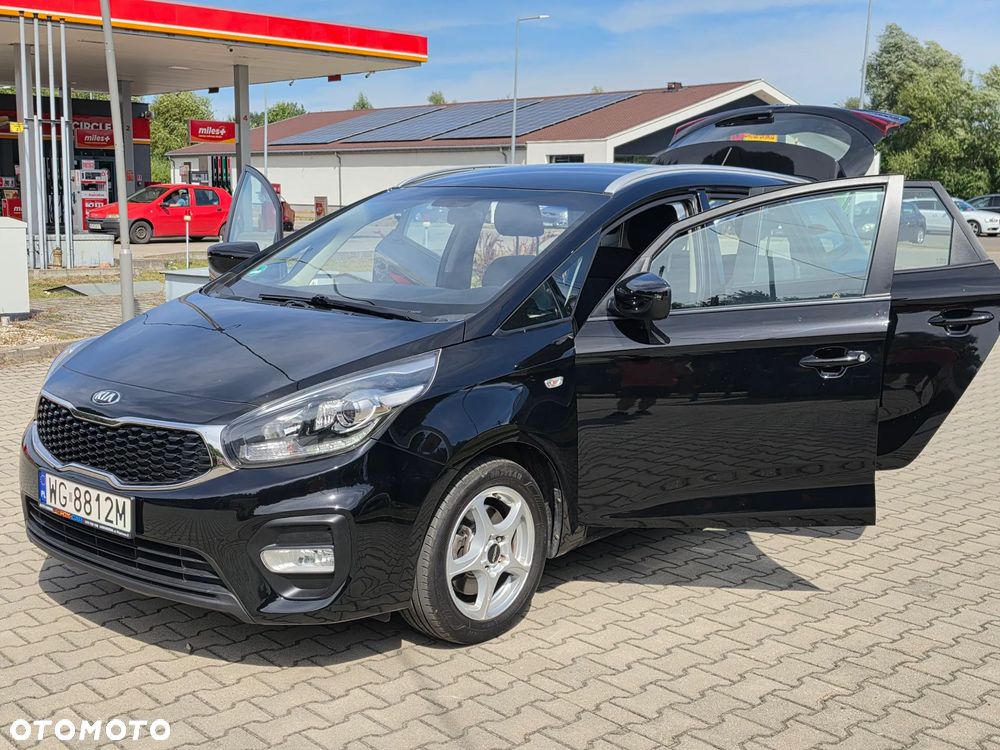 Kia Carens 1.6 GDI Dream Team Edition - 11