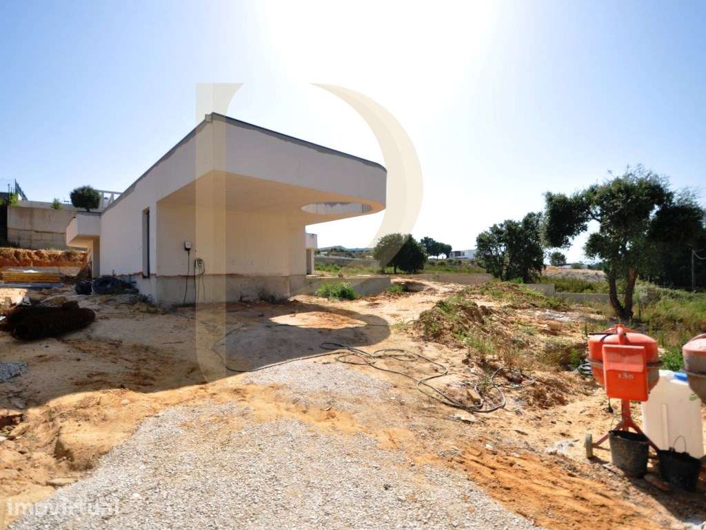 Moradia Isolada T5 na Vila Alegre - Fernão Ferro - Grande imagem: 2/17