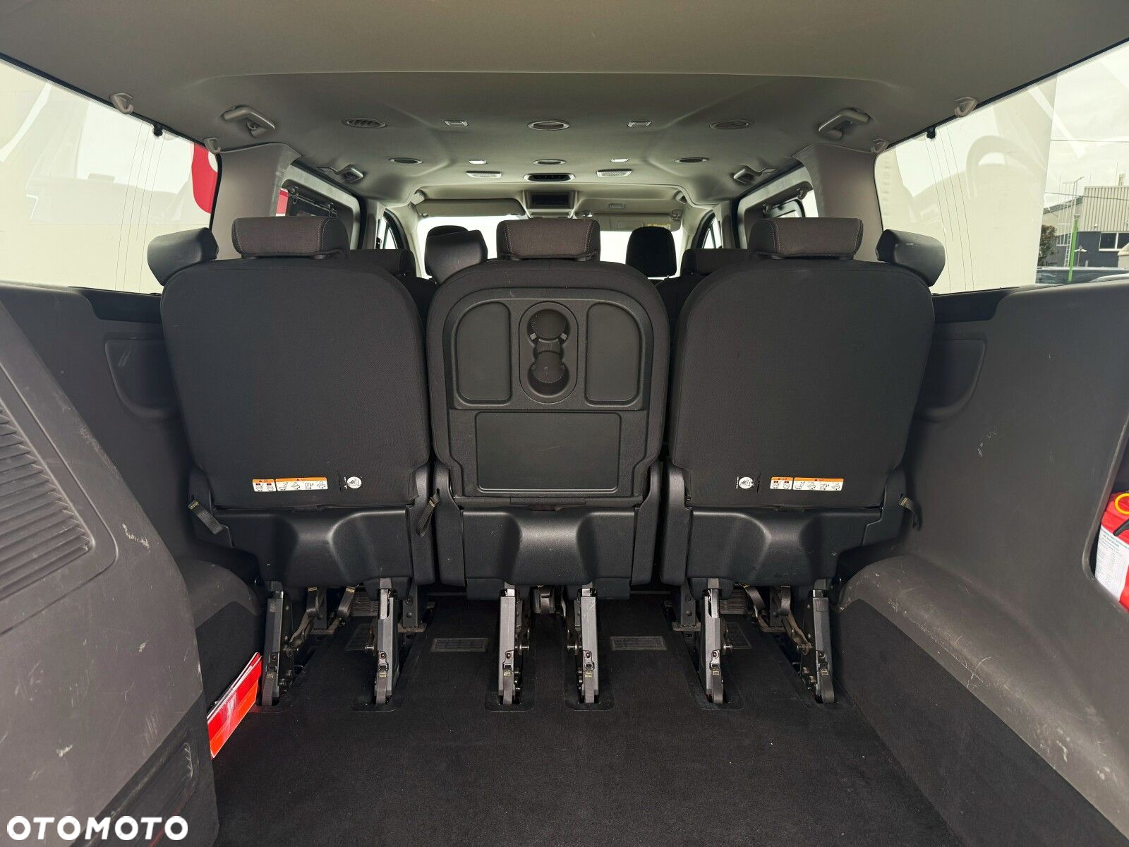 Ford Tourneo Custom - 12