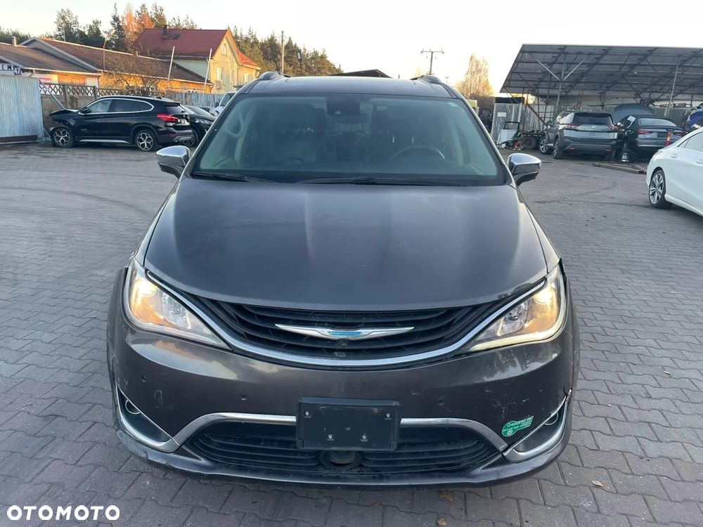 Chrysler Pacifica - 3