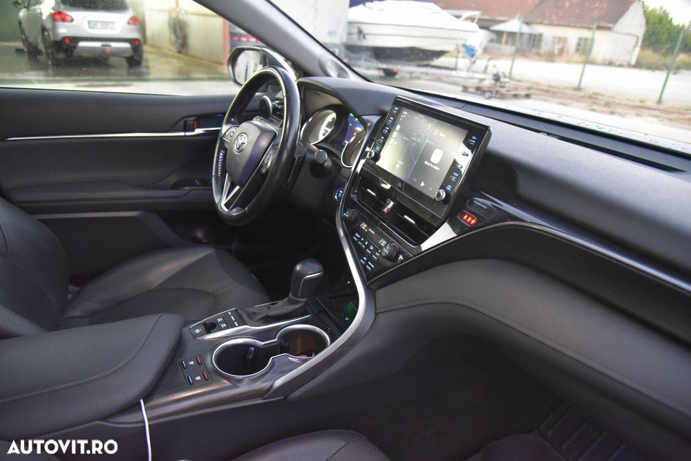 Toyota Camry 2.5 HEV Luxury - 8