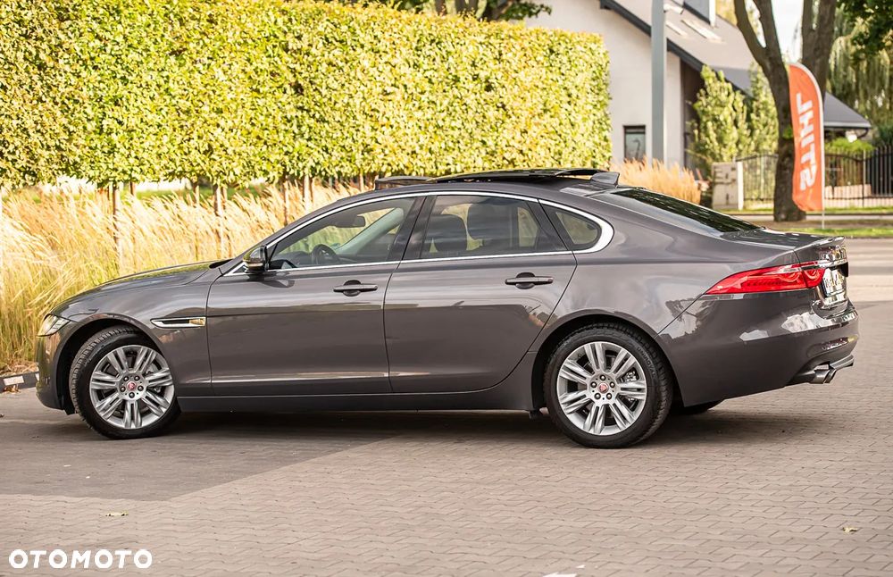 Jaguar XF ver-20d-sportbrake-portfolio - 10