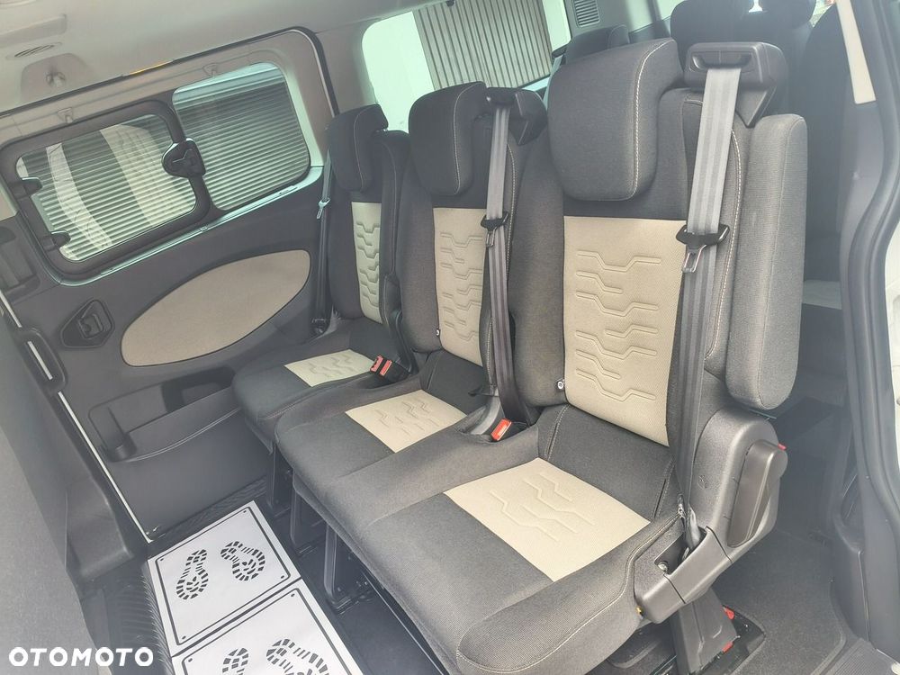 Ford Tourneo Custom - 18