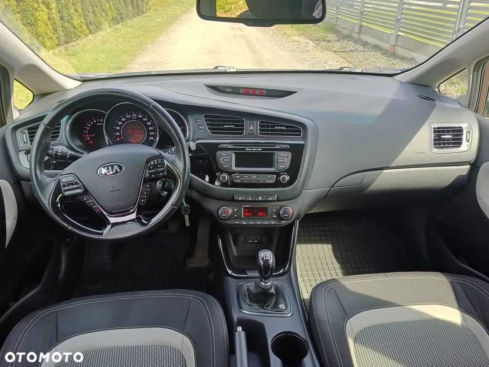 Kia Ceed 1.6 GDI Dream Team Edition - 8