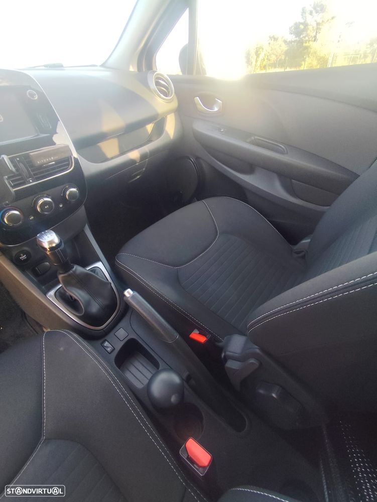 Renault Clio Sport Tourer - 11