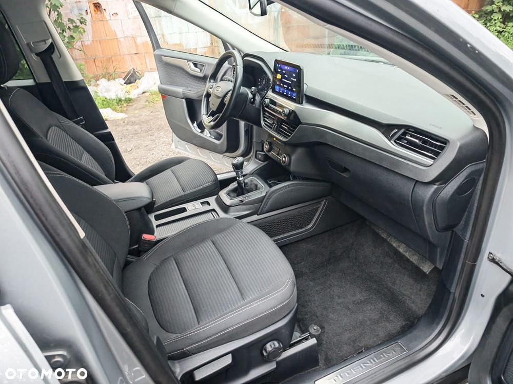 Ford Kuga - 28
