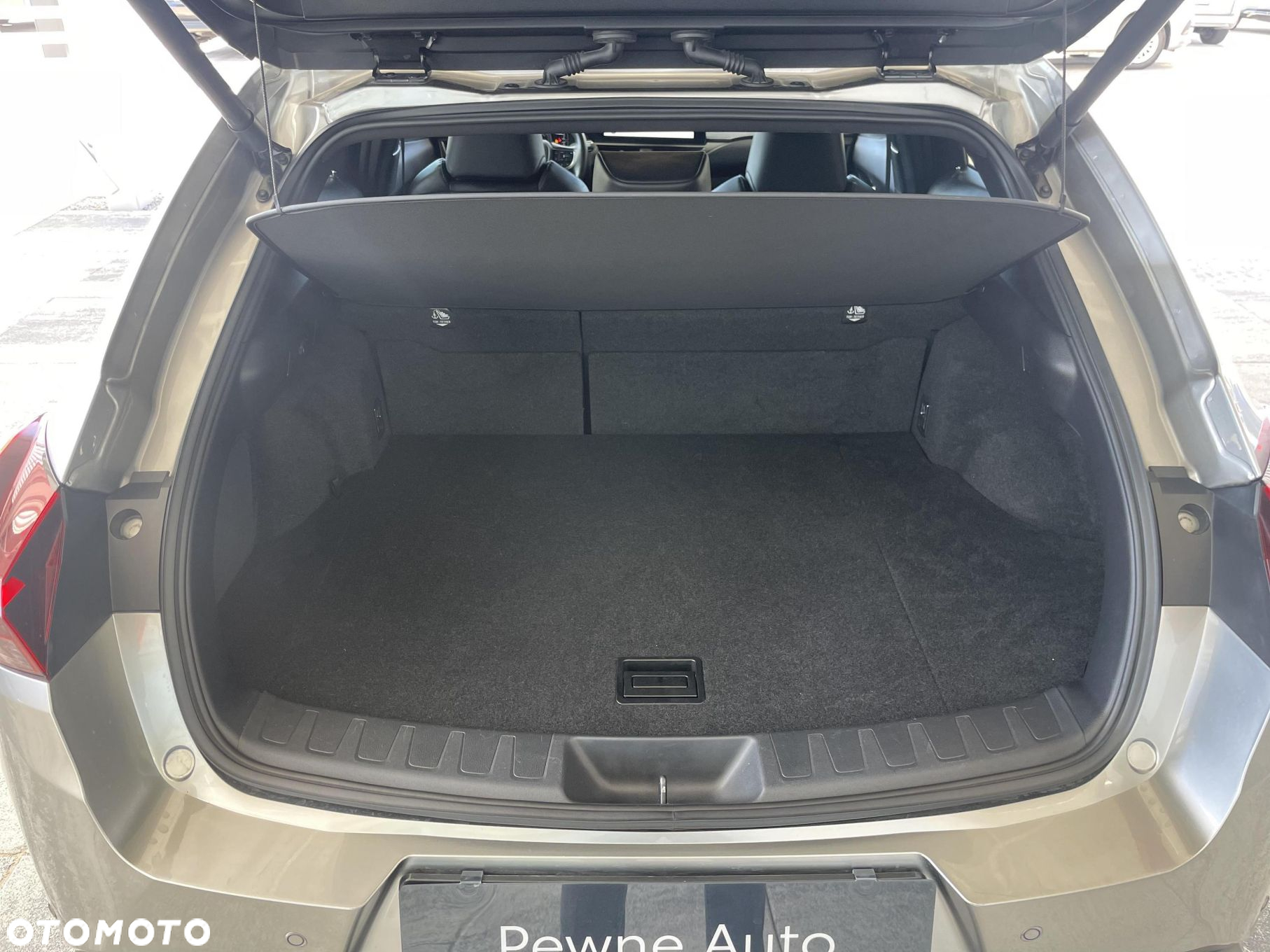 Lexus UX - 12