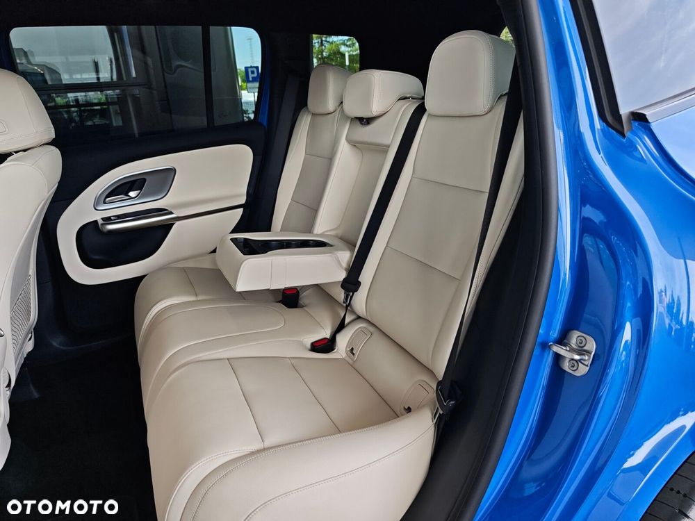 Mercedes-Benz GLB - 11