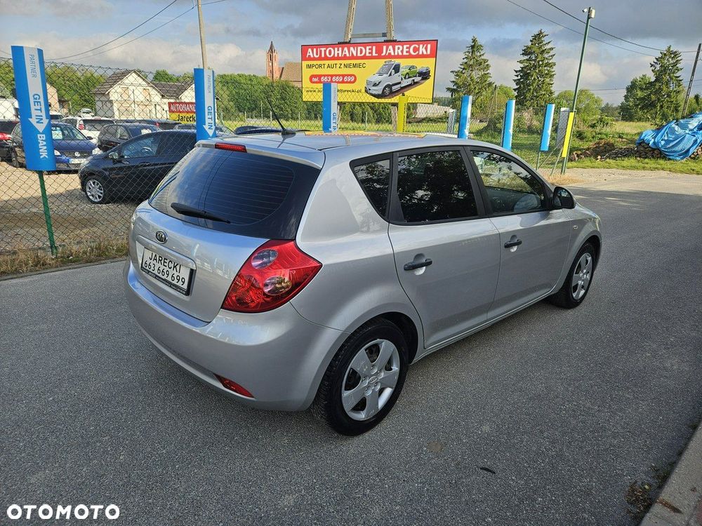 Kia Ceed - 4
