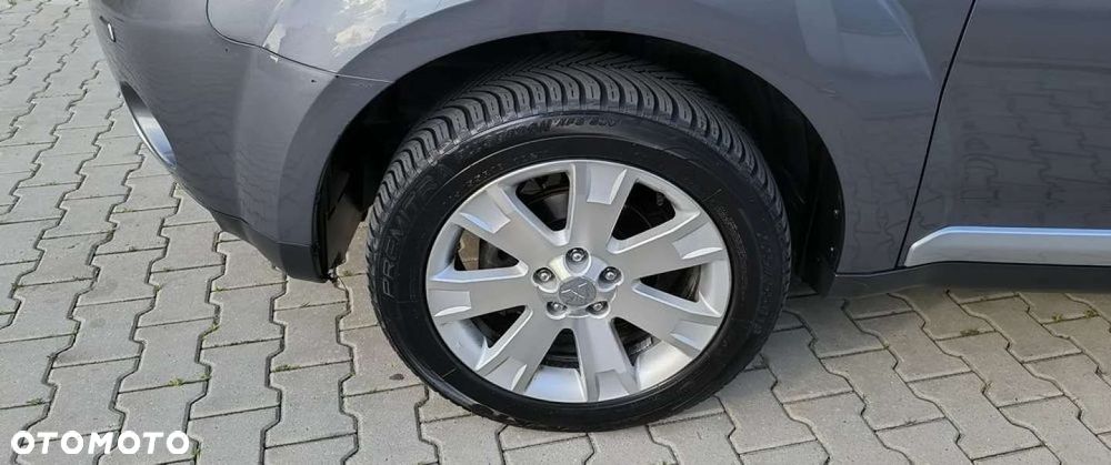 Mitsubishi Outlander - 32