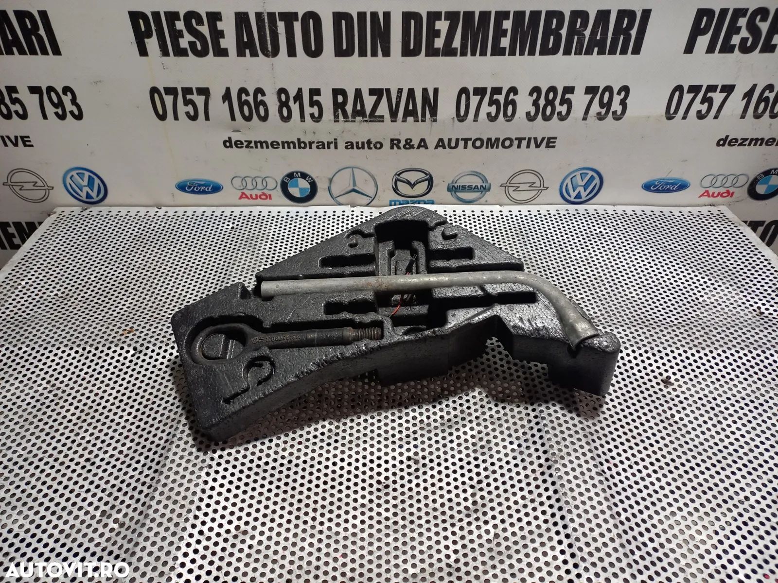 Suport Cheie De Roti Carlig Tractare Scule Audi Q7 4L 2006-2007-2008-2009-2010-2011-2012-2013-2014- - 1