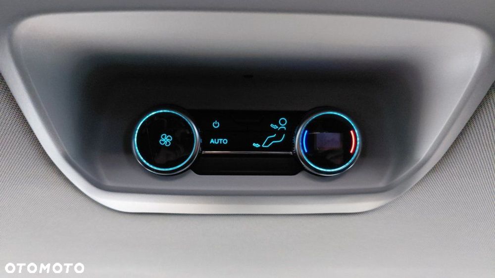 Ford Tourneo Custom - 27