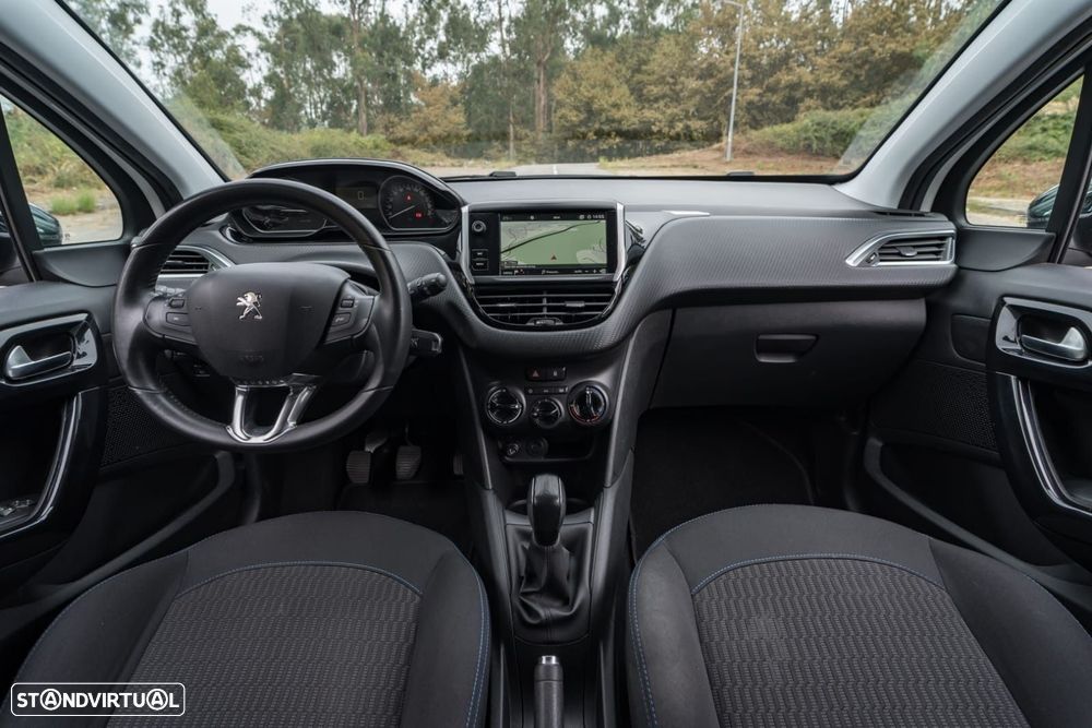 Peugeot 208 1.2 PureTech Signature - 29